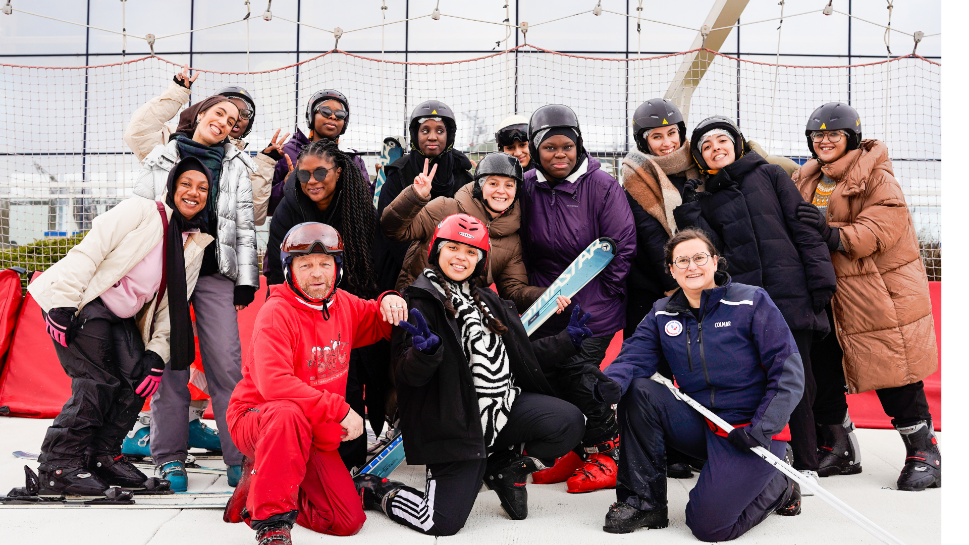 Photo de groupe AWW à la sortie ski, sourires et bonne humeur